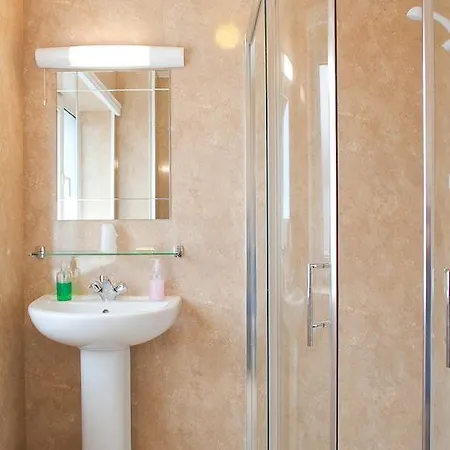 西科利夫 - 惠特比酒店 酒店