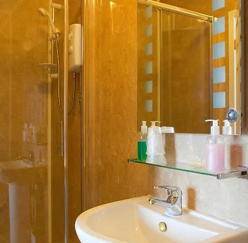 西科利夫 - 惠特比酒店