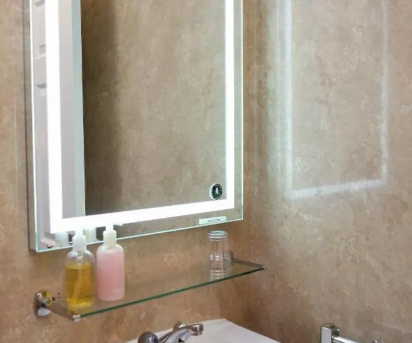 西科利夫 - 惠特比酒店 酒店